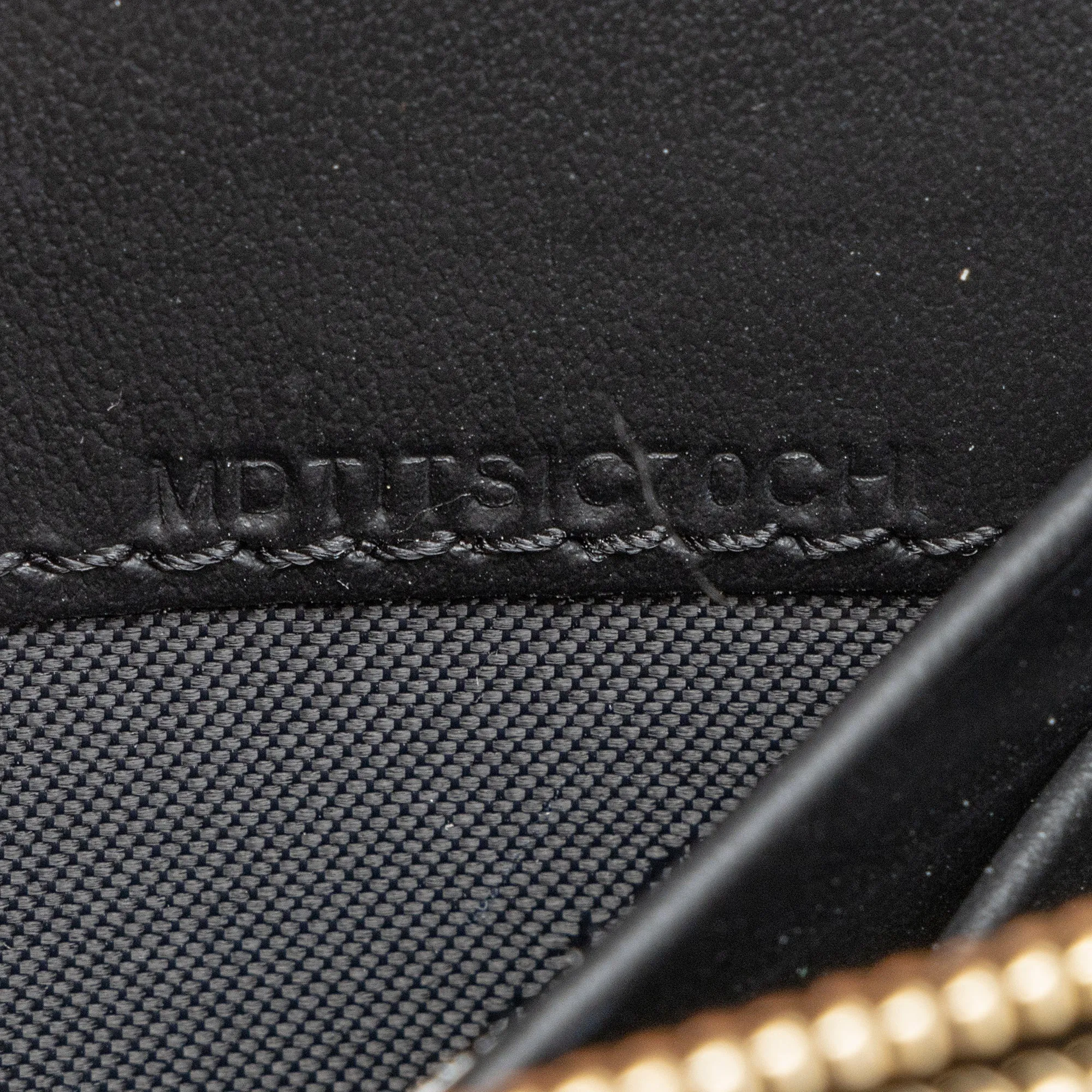 Burberry House Check Henley Chain Wallet (SHF-8PkzNG)